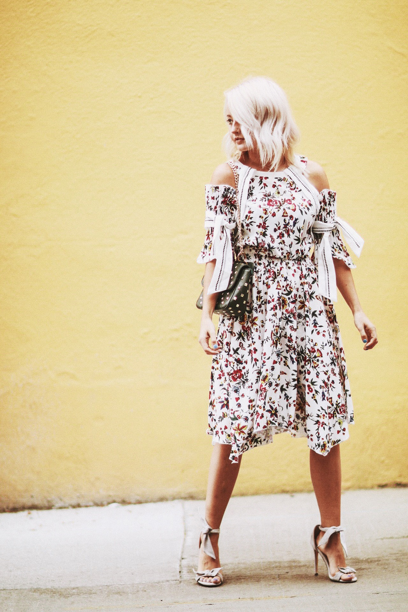 Alena Gidenko of modaprints.com talks about a floral dress for Summer