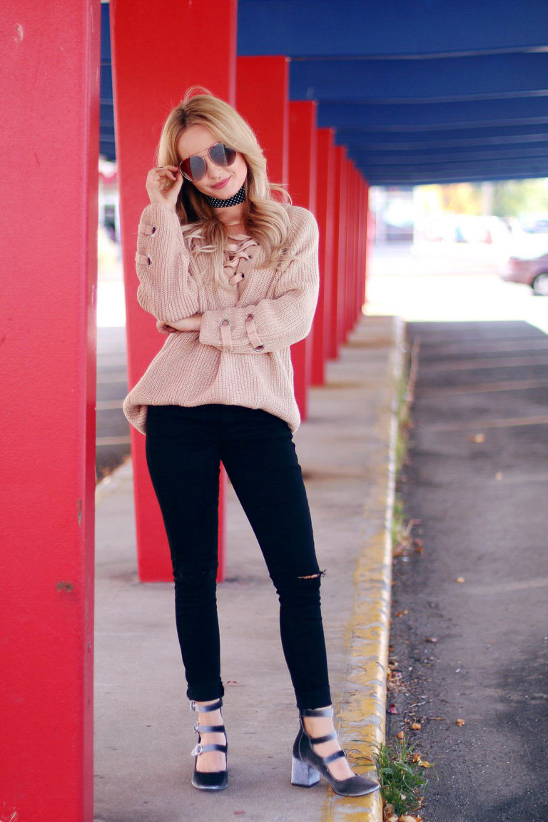 LACE-UP CREAM SWEATER