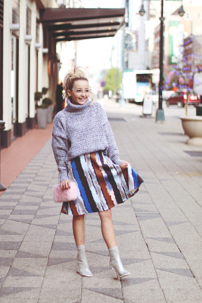 Alena Gidenko of modaprints.com sharing her favorite cosy sweaters for Winter