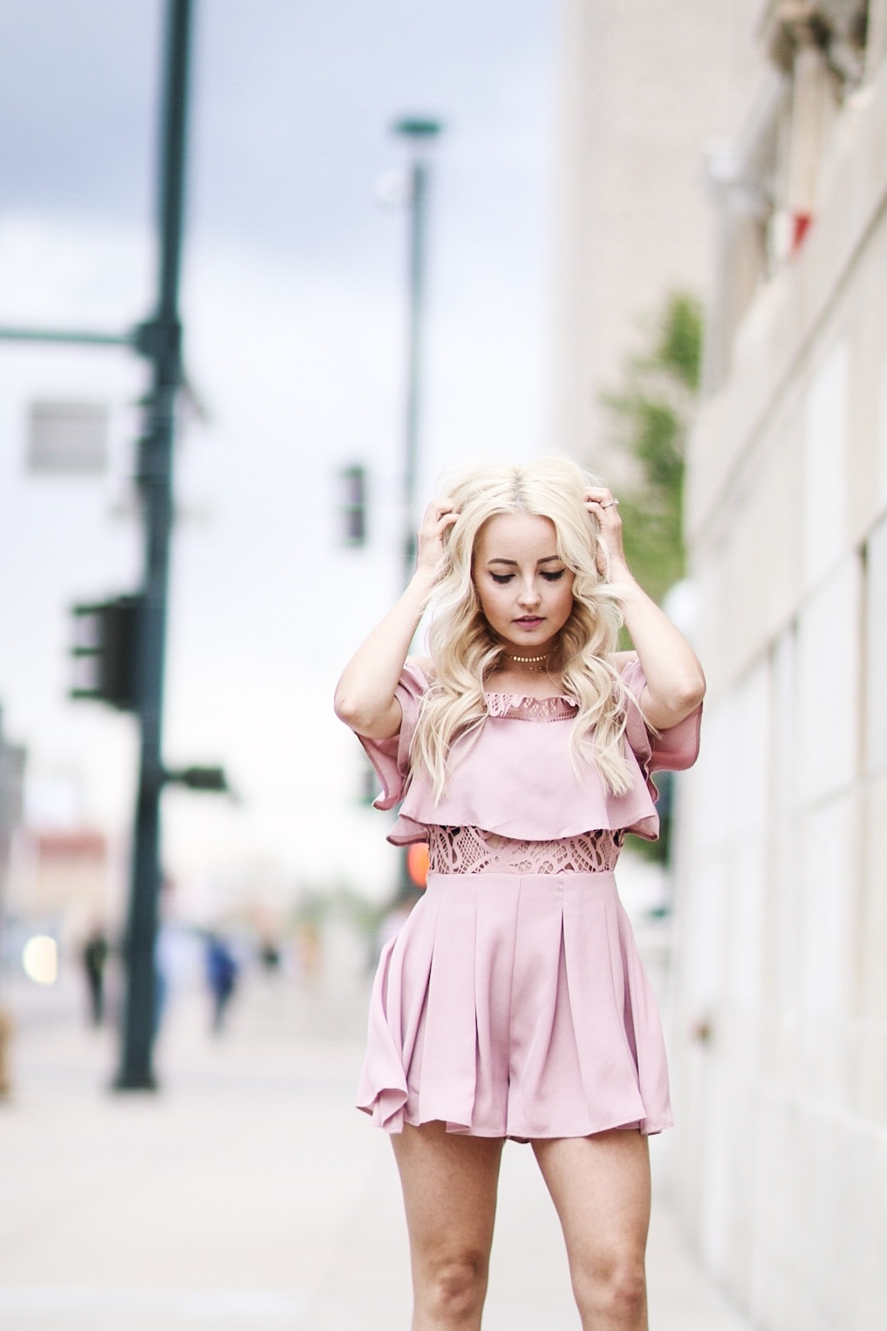 Alena Gidenko of modaprints.com styles a pink lace romper for Summer