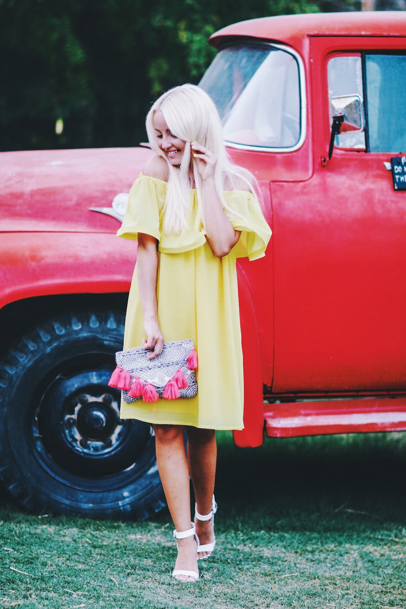 Alena Gidenko of modaprints.com shares an off the shoulder yellow dress for Summer