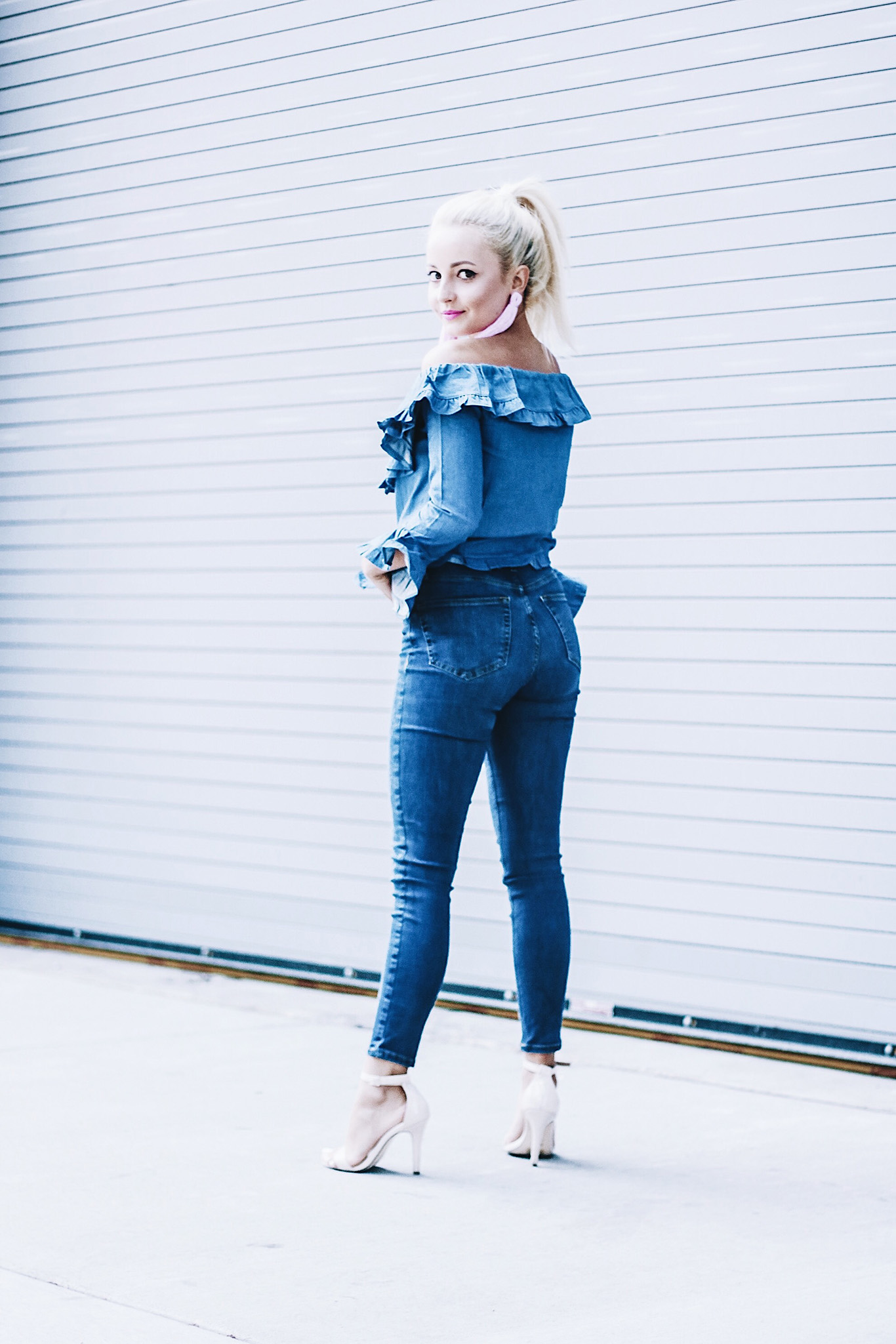 Alena Gidenko Fashion blogger for modaprints.com styles an off shoulder ruffle top