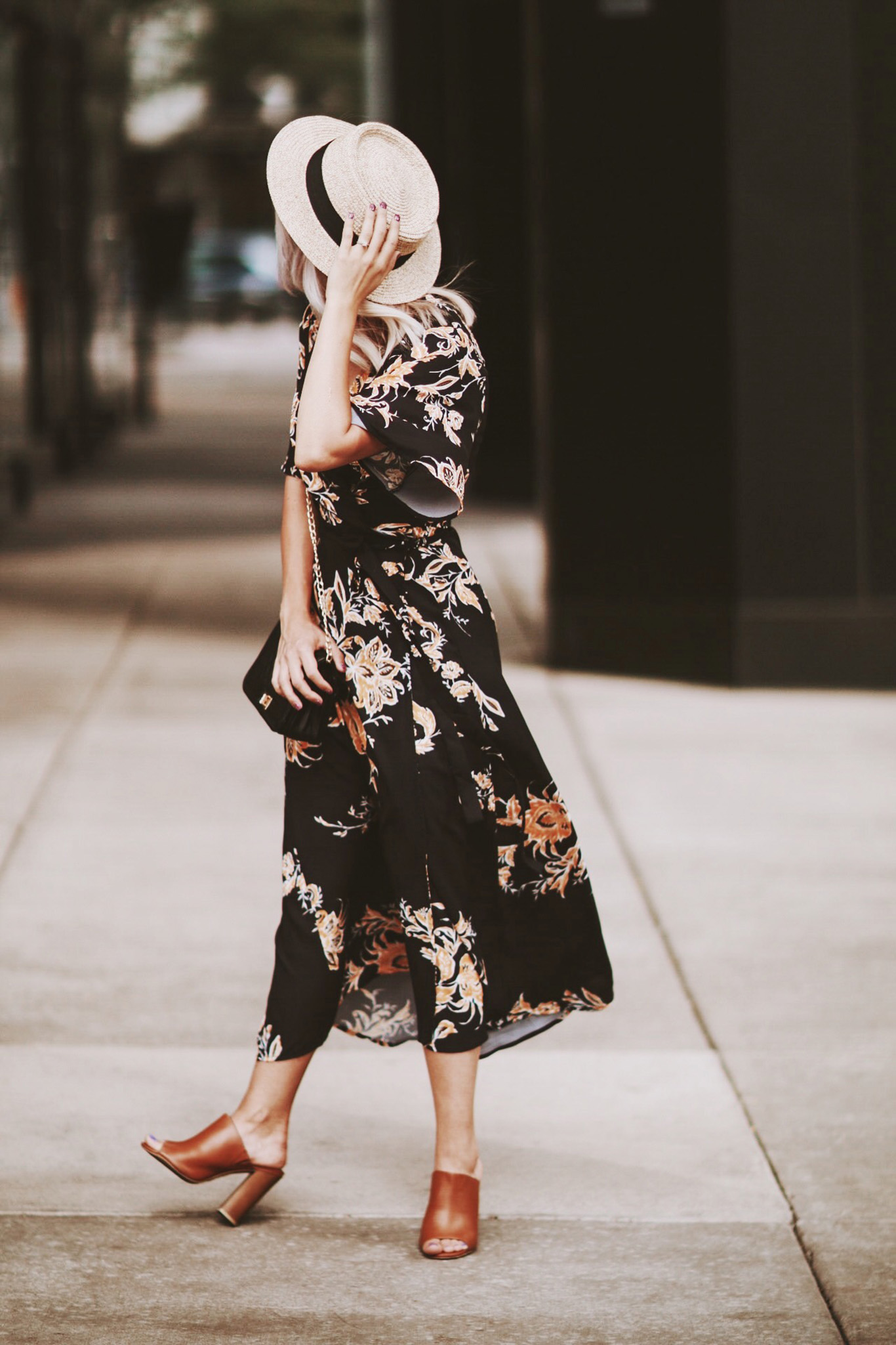 Alena Gidenko of modaprints.com styles a maxi floral dress with dark brown mules for Summer