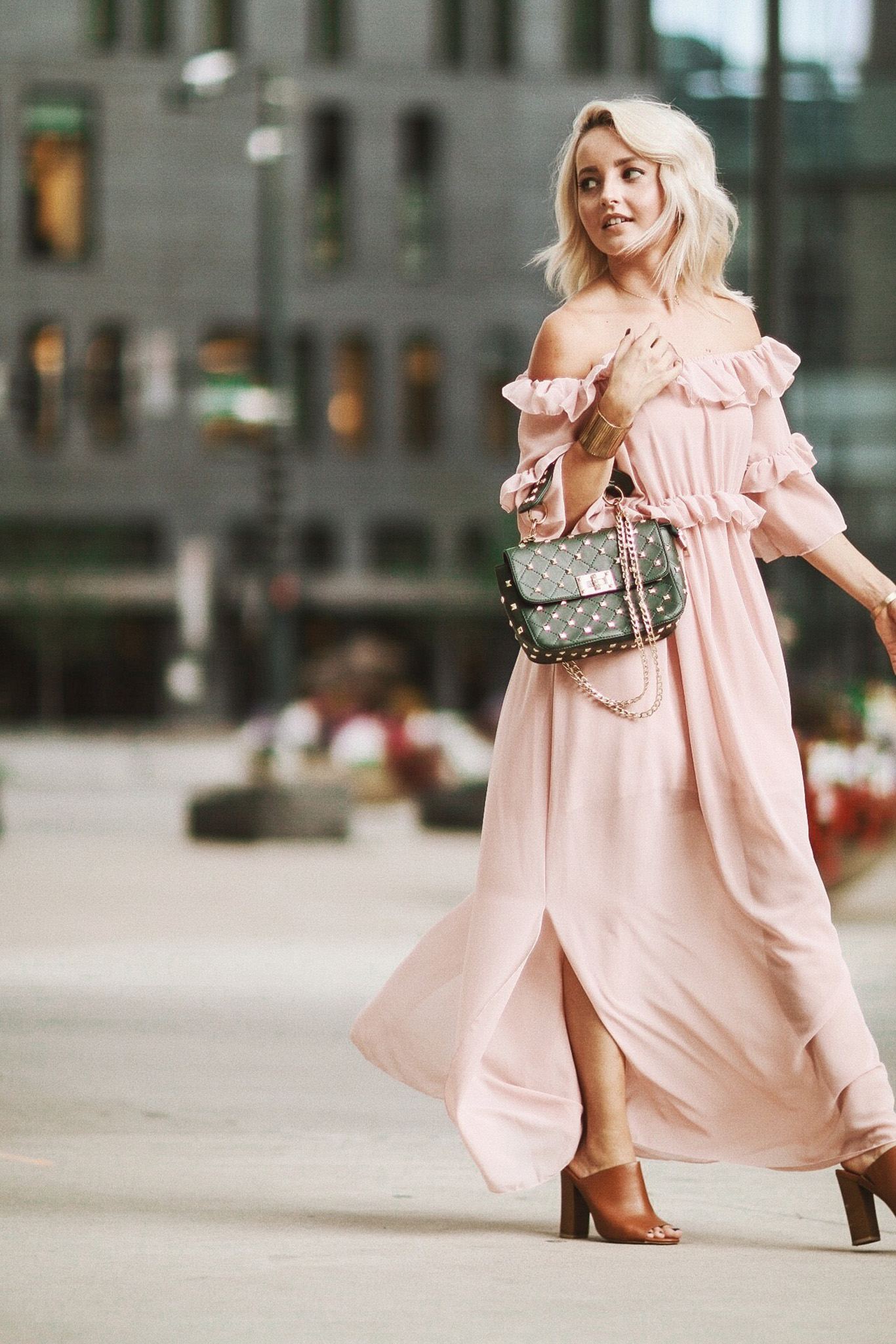 Alena Gidenko shares tips on how to style a dress for a Fall Wedding