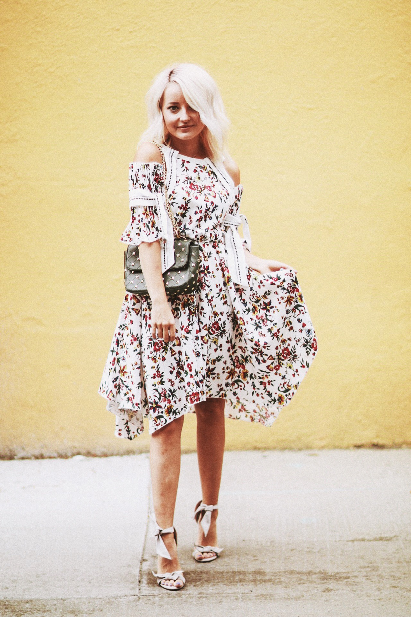 Alena Gidenko of modaprints.com talks about a floral dress for Summer
