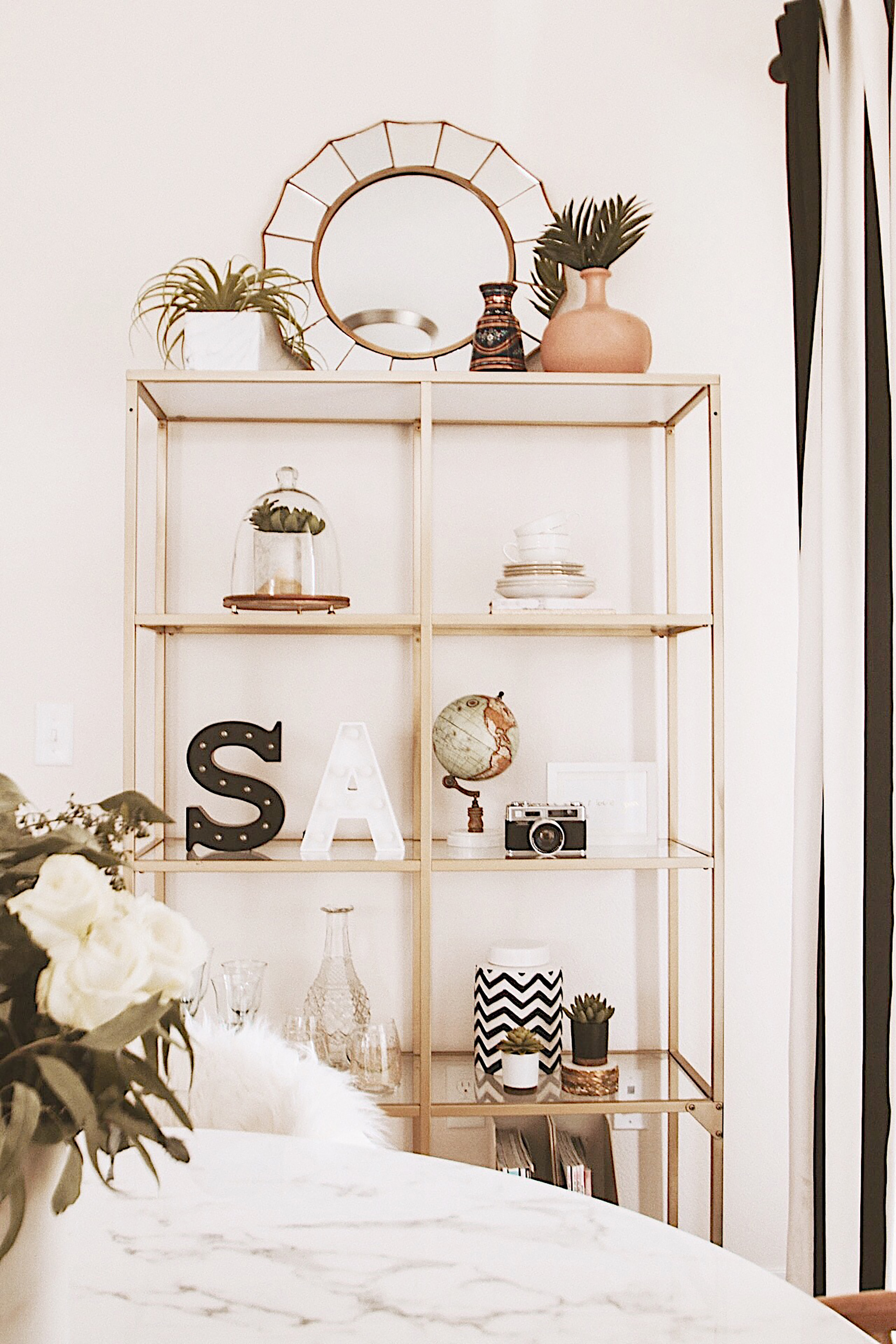 Alena Gidenko of modaprints.com shares her home decor and how she decorates a small apartment