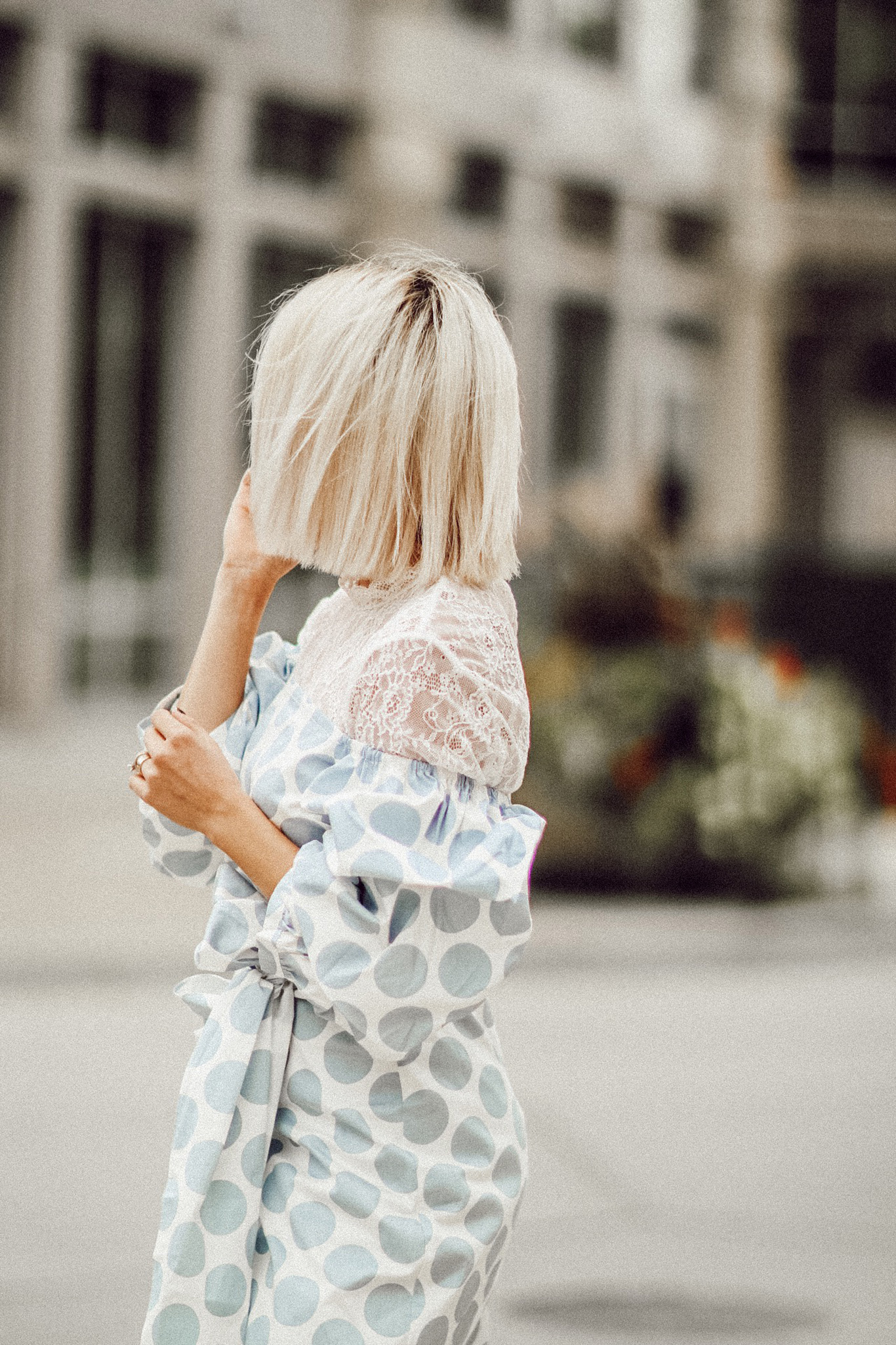 Alena Gidenko of modaprints.com shares her love for lace long sleeve tops