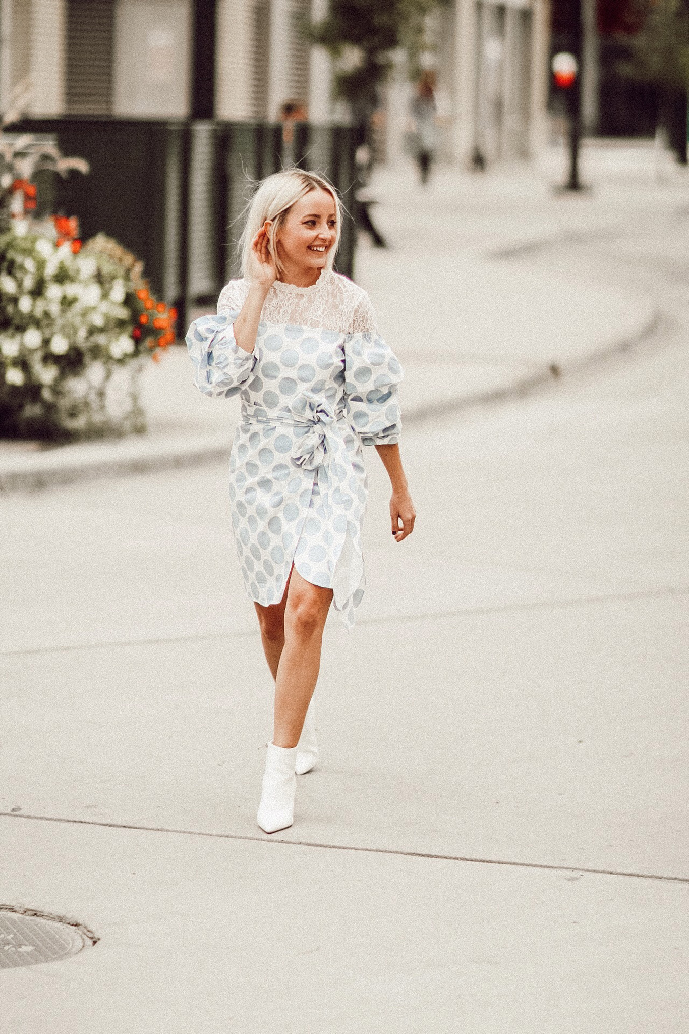 Alena Gidenko of modaprints.com shares her love for lace long sleeve tops