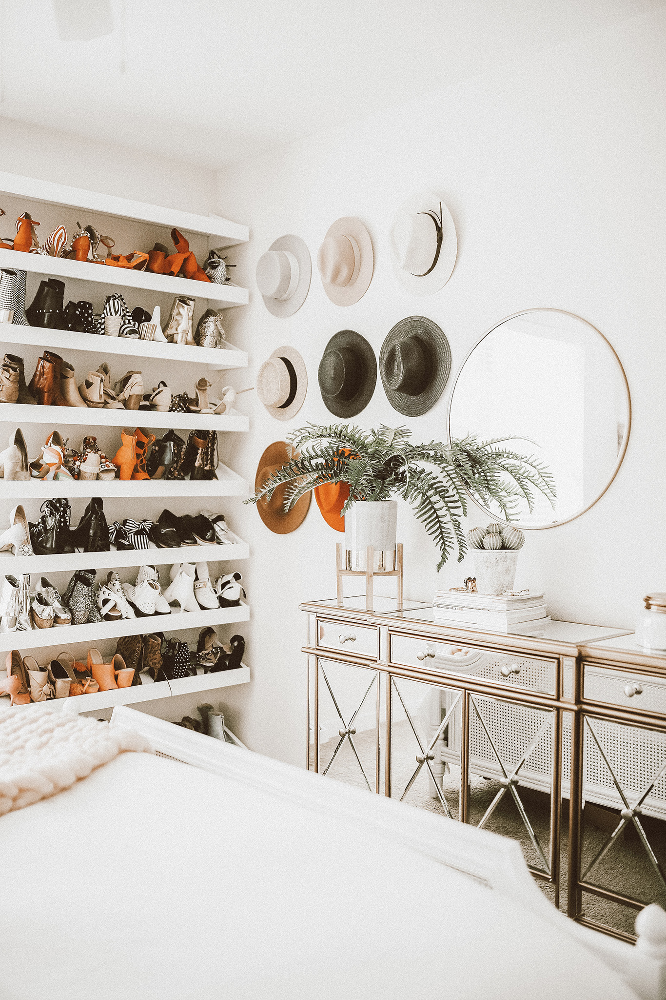 Alena Gidenko of modaprints.com shares an update on her bedroom and how to decorate your apartment 