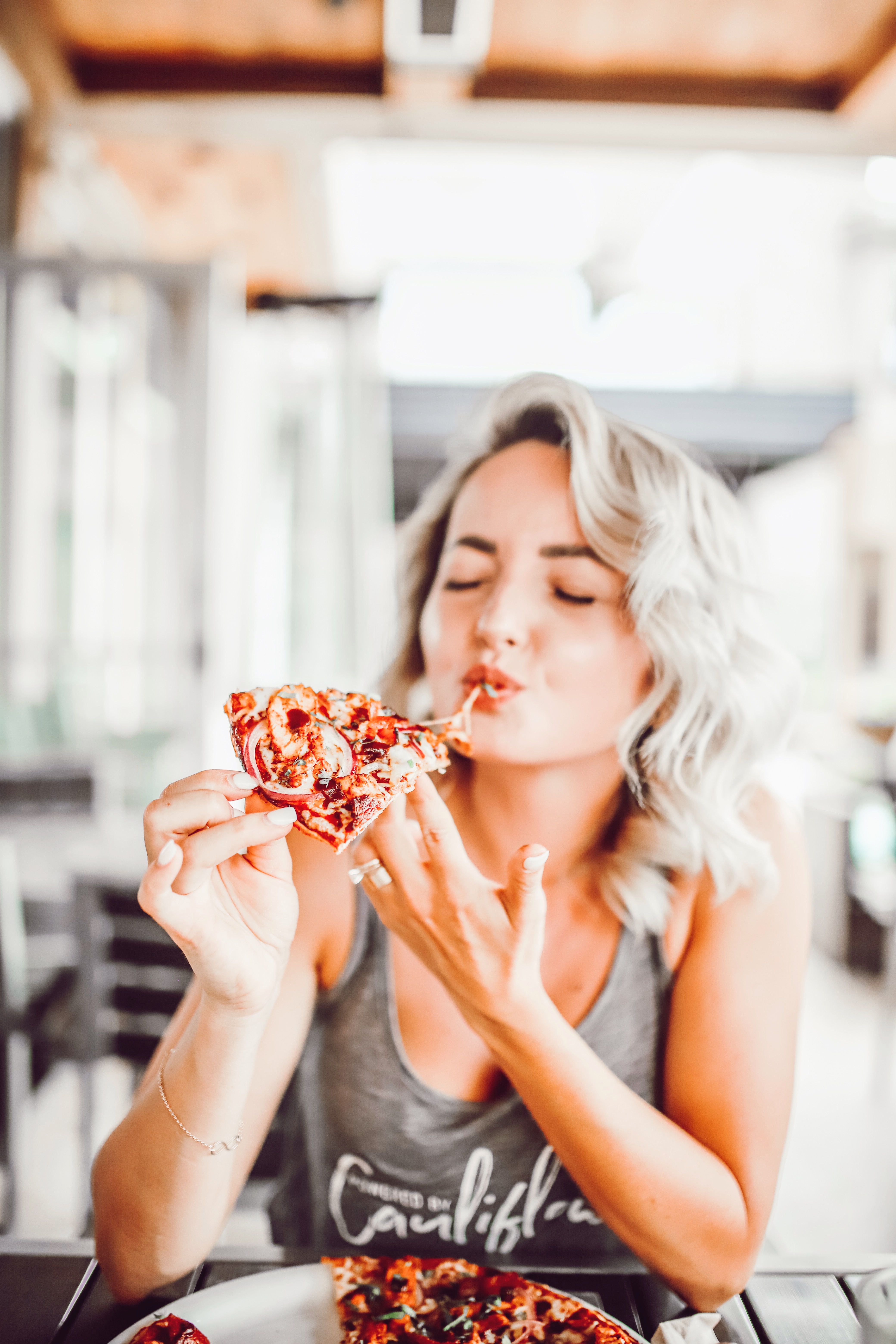 Alena Gidenko of modaprints.com shares her experience eating the new Cauliflower pizza crust